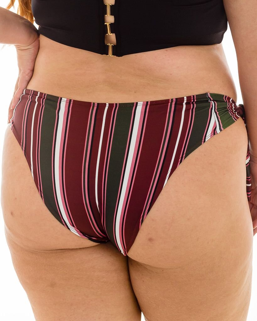 Tanga Laço Listras Plus Size