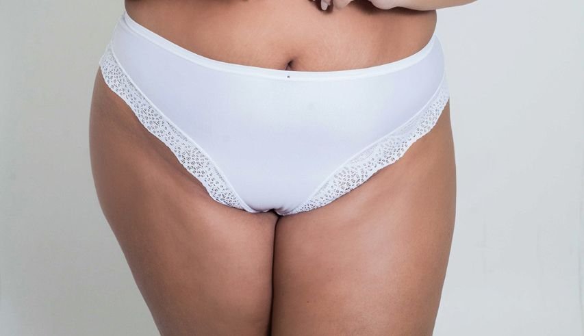 Calcinha com Renda Fio Dental Branca Plus Size