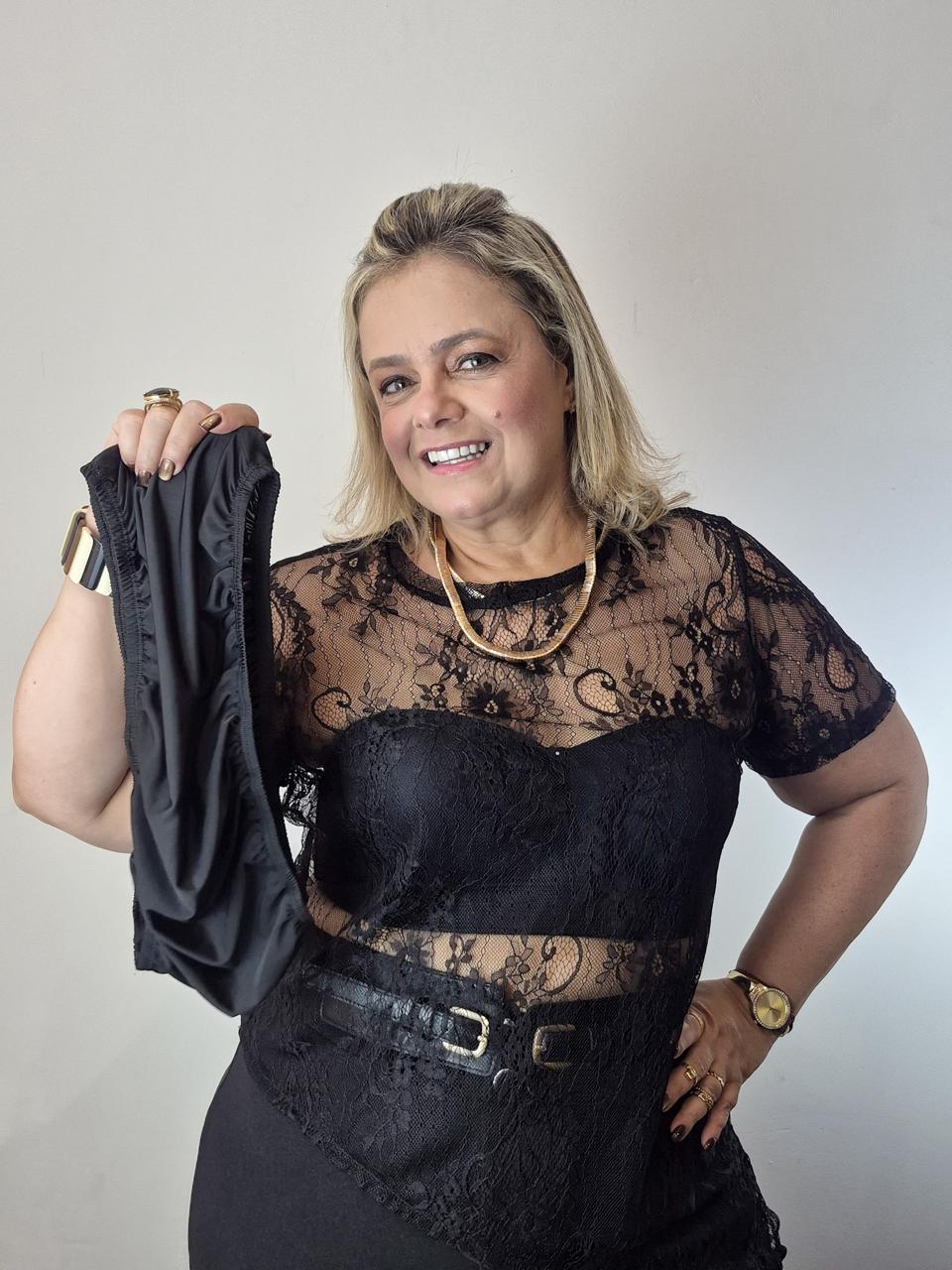 Blusa Renda Assimétrica plus Size