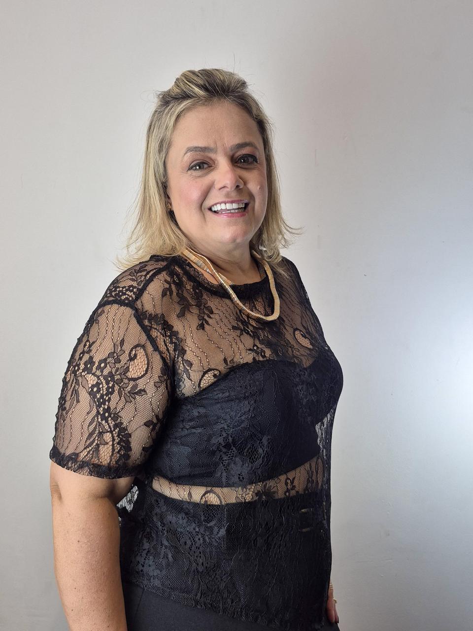 Blusa Renda Assimétrica plus Size