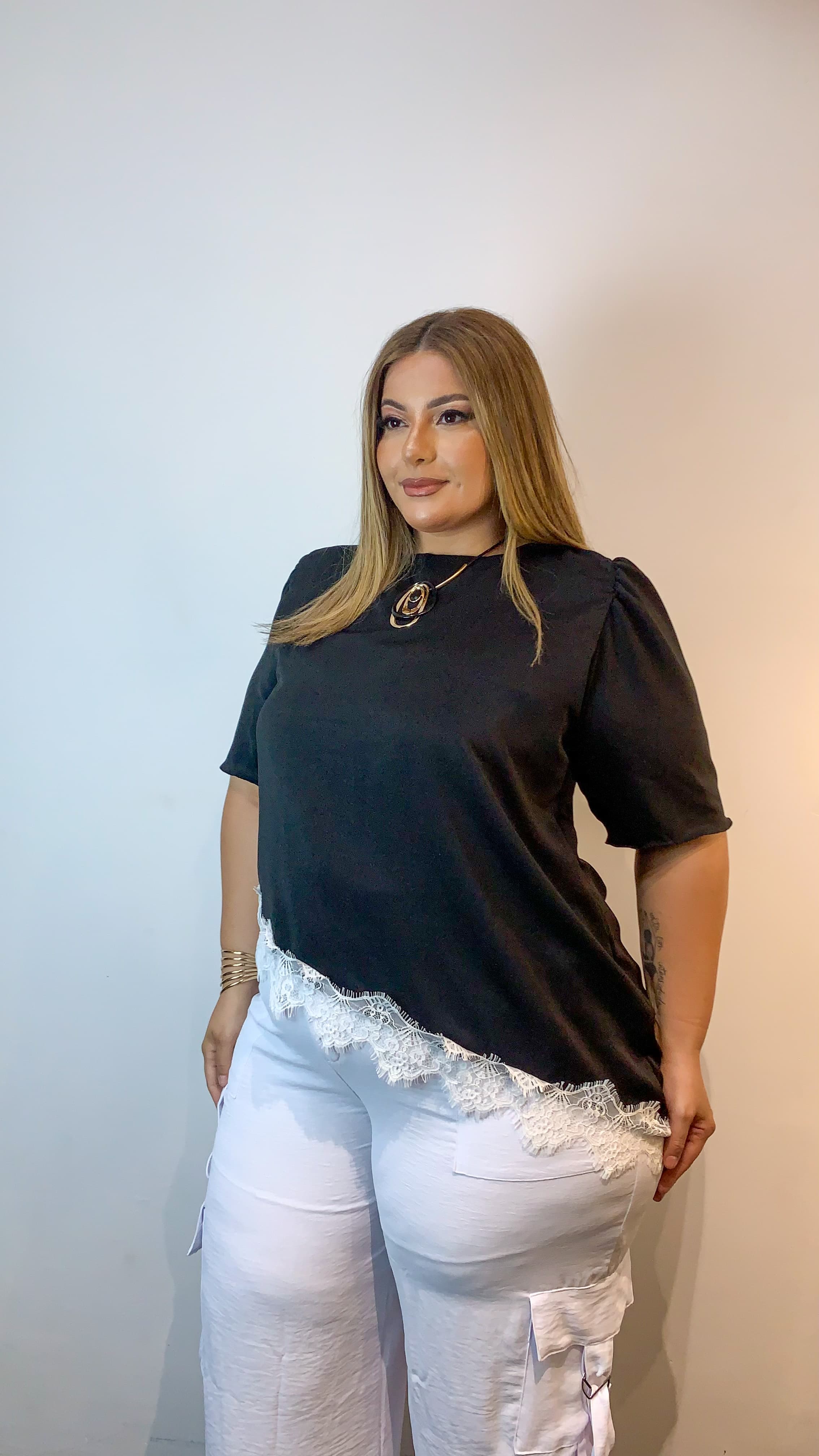 Blusa Barra Renda Curvy