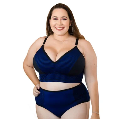 Modelo usa sutiã top luna colmeia plus size